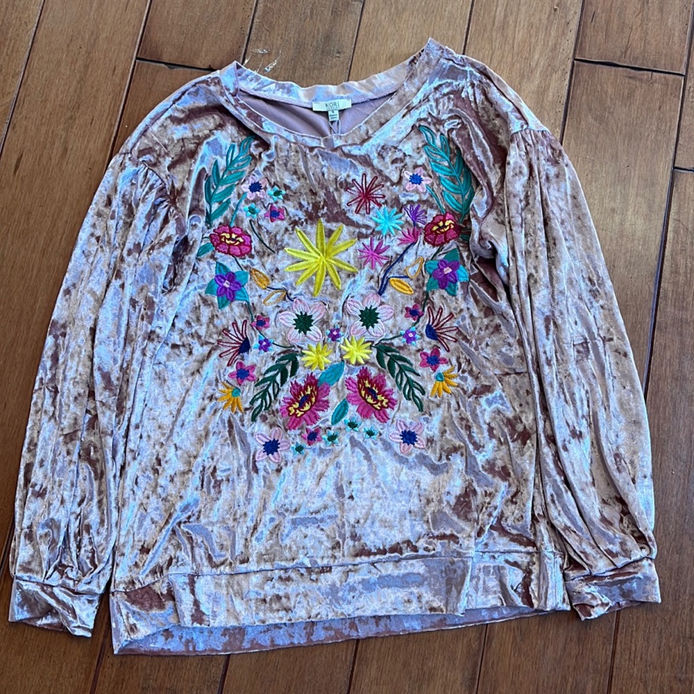 Small Kori Embroider Velvet blouse